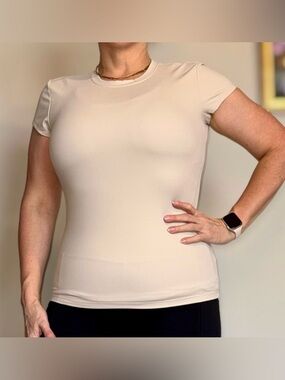 Zenana Outfitters Short Sleeve Crew Tee in Cream